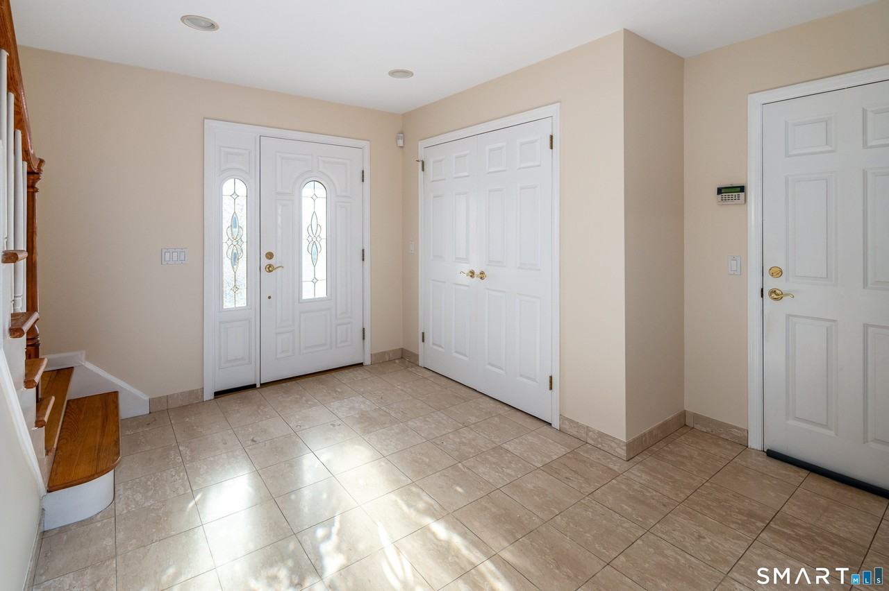 48 Lanell Dr - Photo 2 of 20