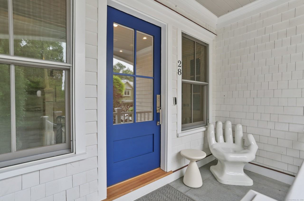 28 Norwalk Ave - Photo 2 of 36