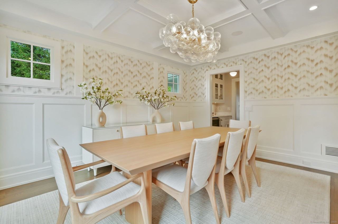 28 Norwalk Ave - Photo 5 of 36