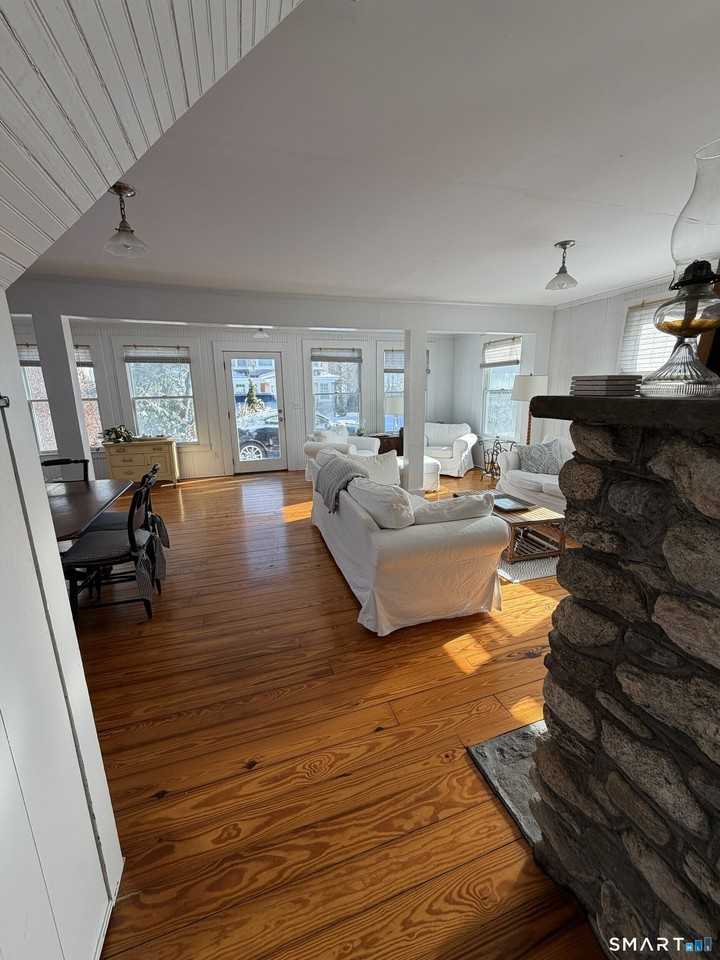 8 Tyler Ave - Photo 4 of 9