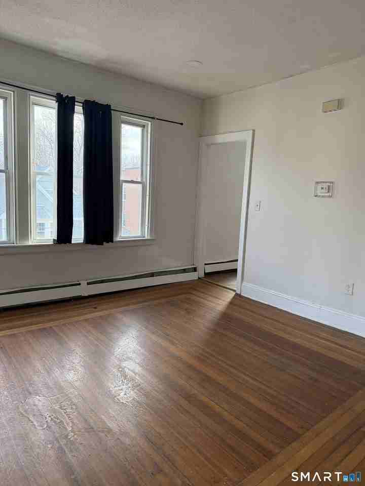 502 Edgewood St - Photo 6 of 8