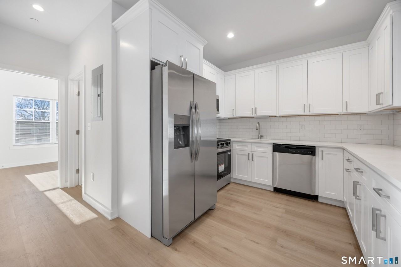 29 Village Rd Unit F #F - Photo 4 of 14