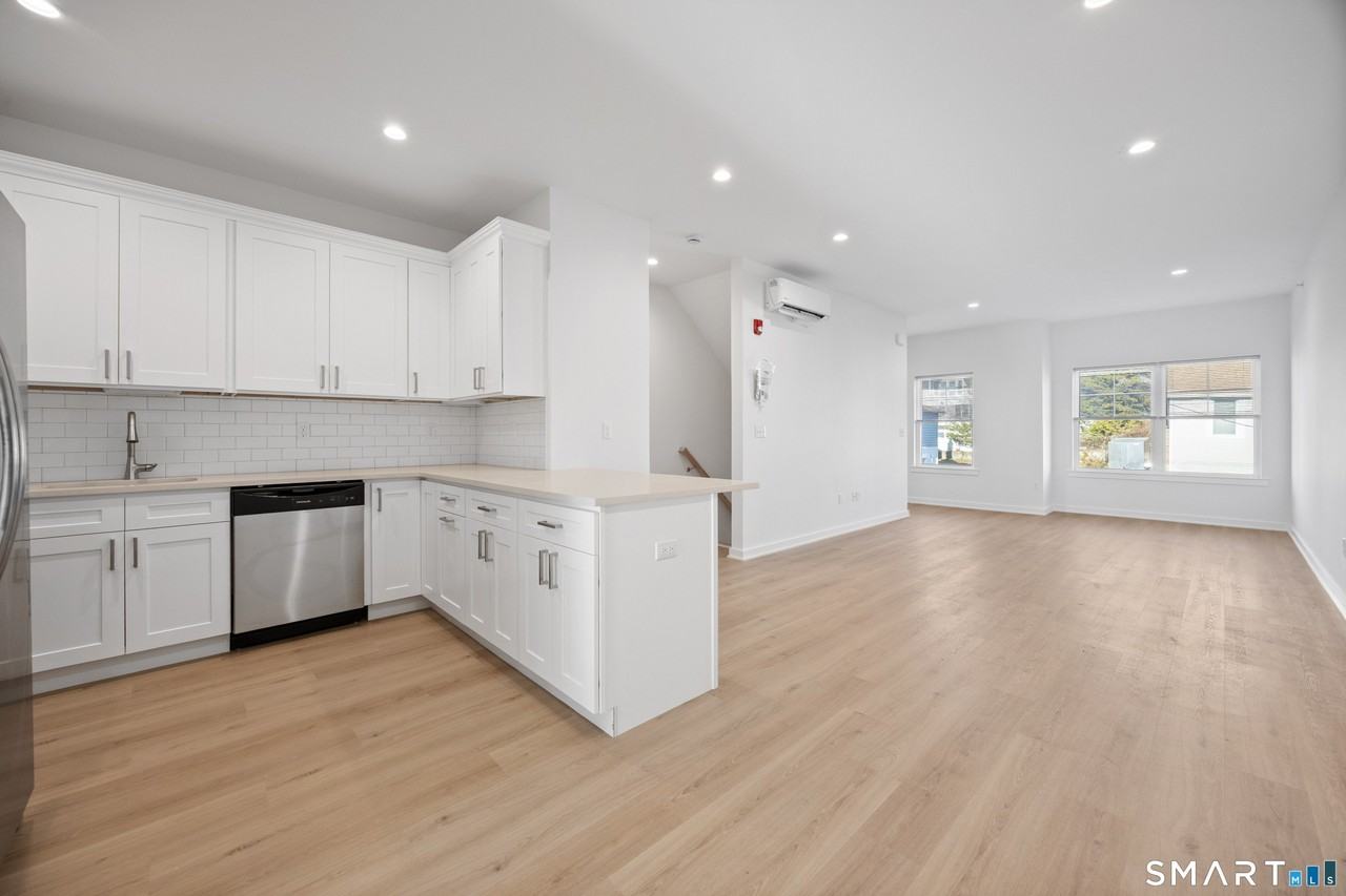 29 Village Rd Unit F #F - Photo 5 of 14