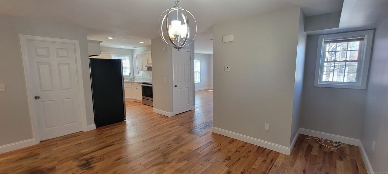 537 Winchester Ave - Photo 6 of 17