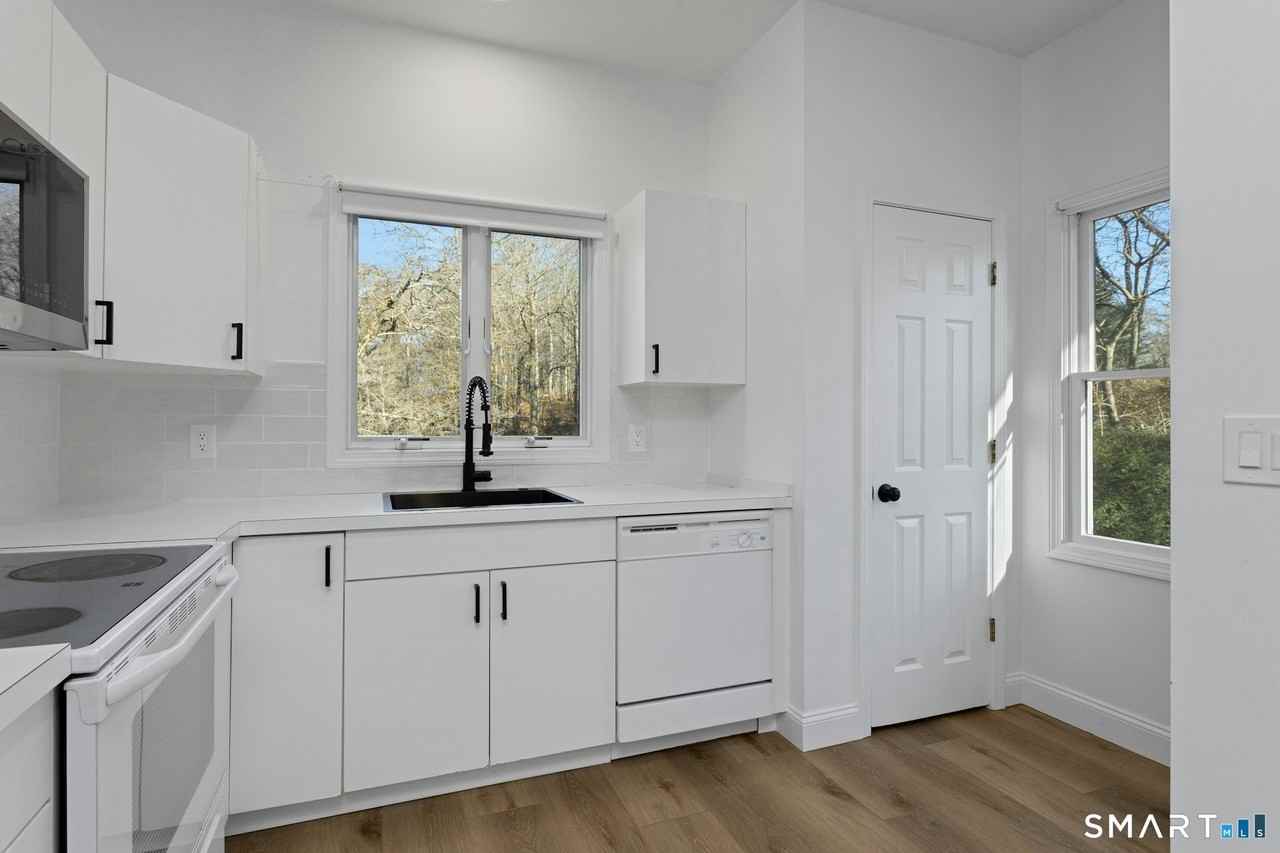 70 Archer Ln - Photo 6 of 24