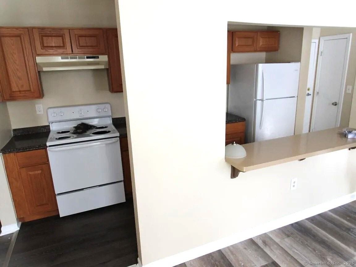 197 Collins St #3B - Photo 2 of 5
