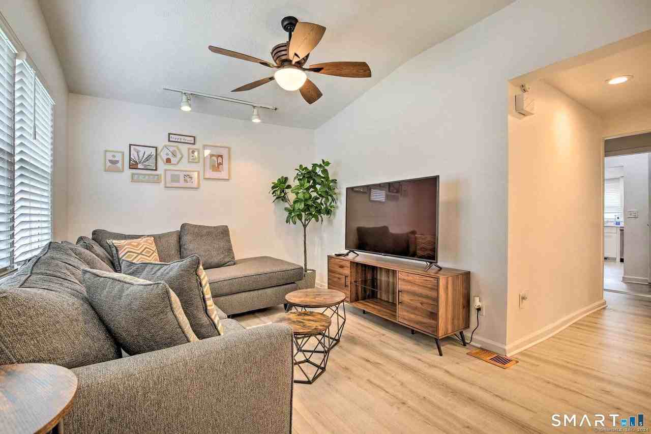 102 Thomas St #1 - Photo 3 of 8