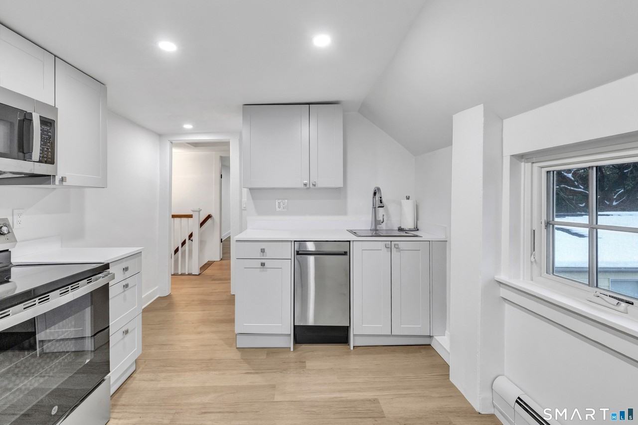 315 Main St - Photo 2 of 19