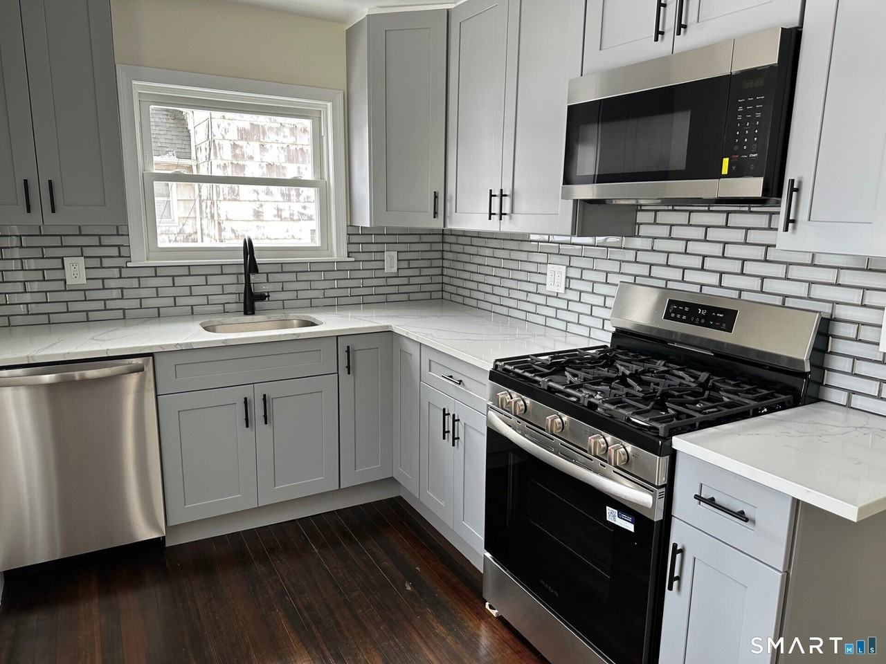 713 S Main St - Photo 3 of 10