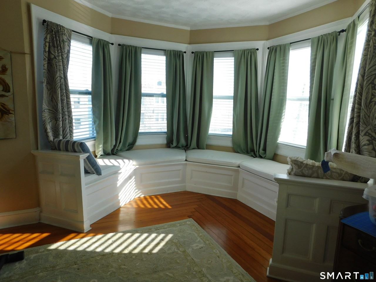 195B Pequot Ave - Photo 3 of 7