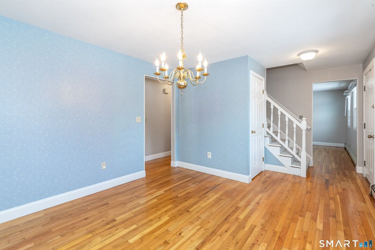 10 Apple Tree Rd - Photo 2 of 32