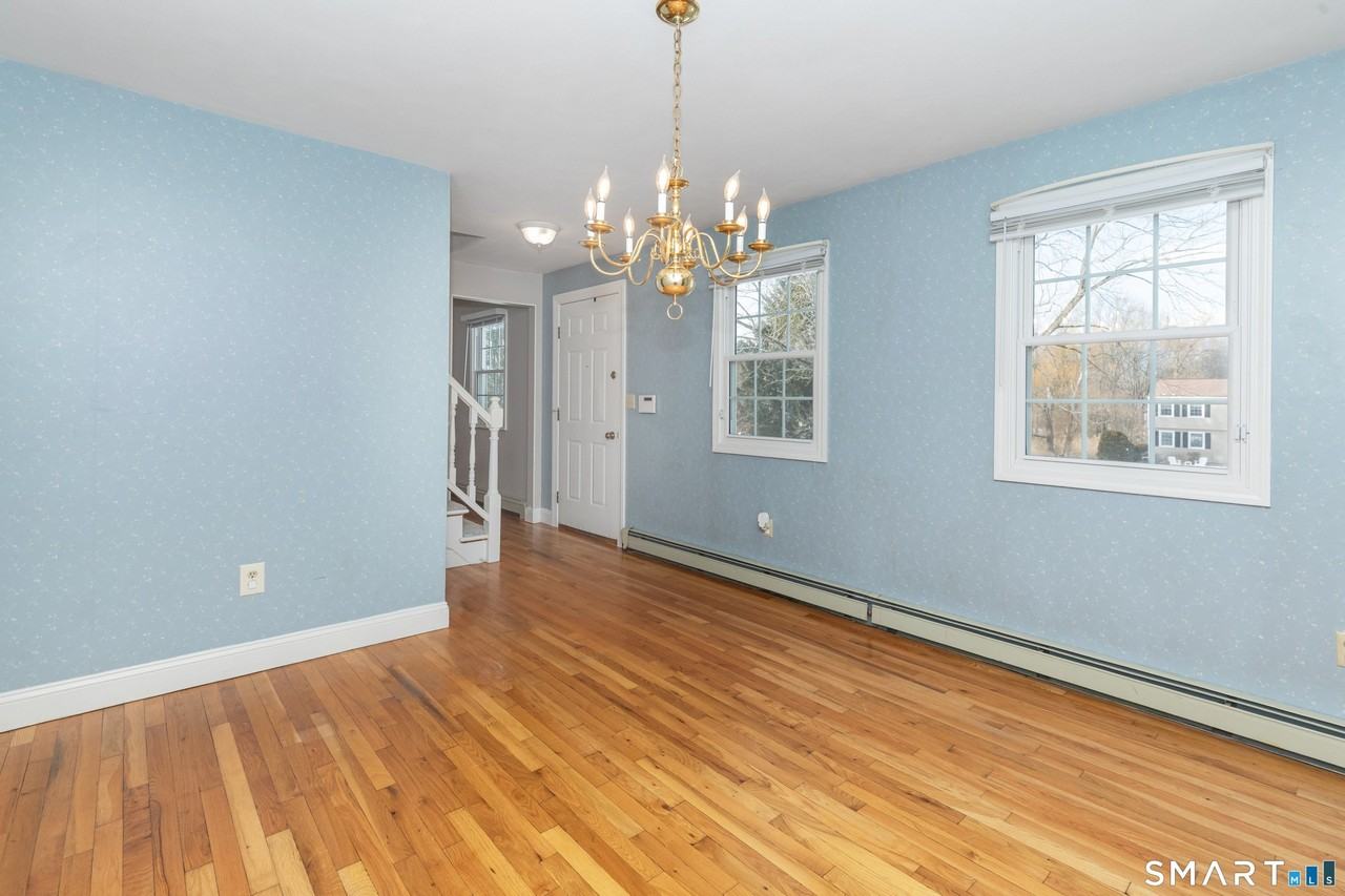 10 Apple Tree Rd - Photo 3 of 32