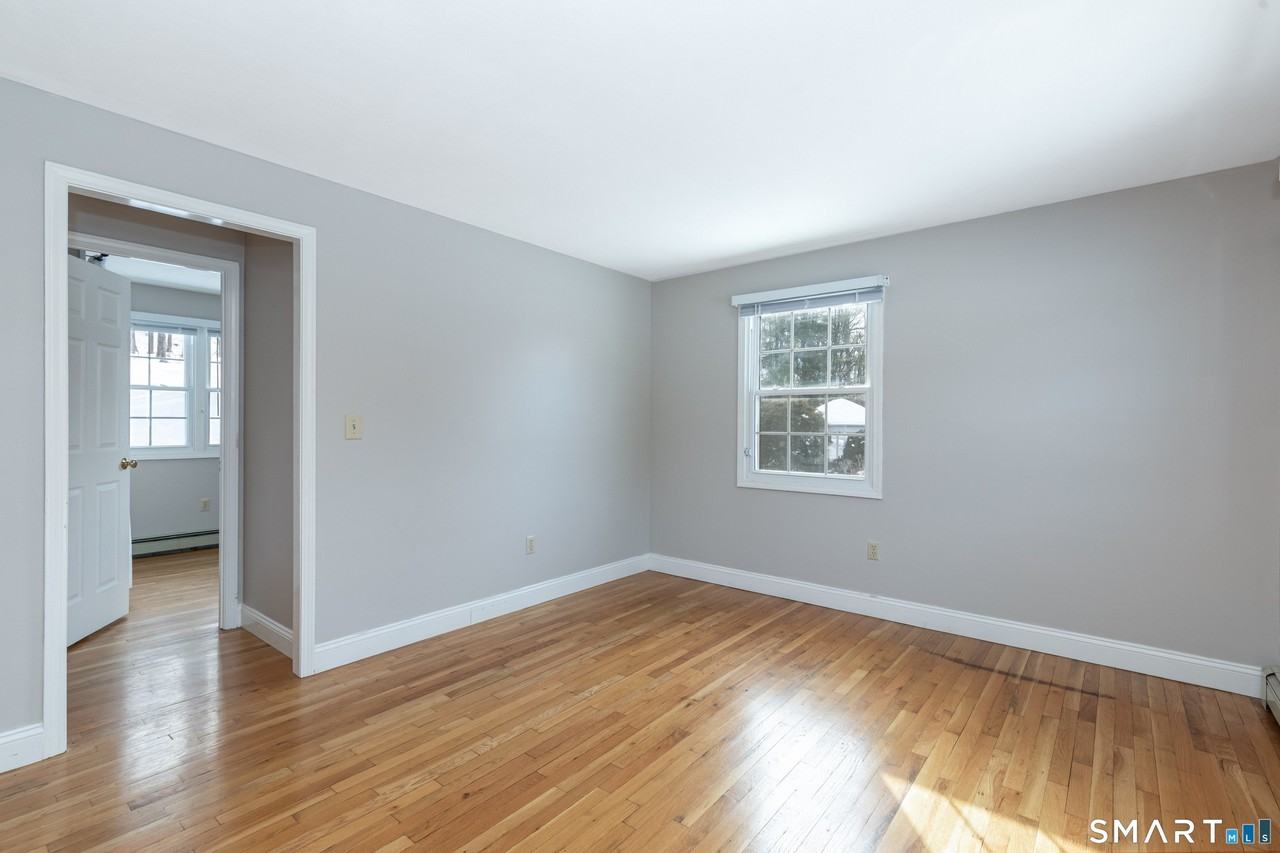 10 Apple Tree Rd - Photo 4 of 32