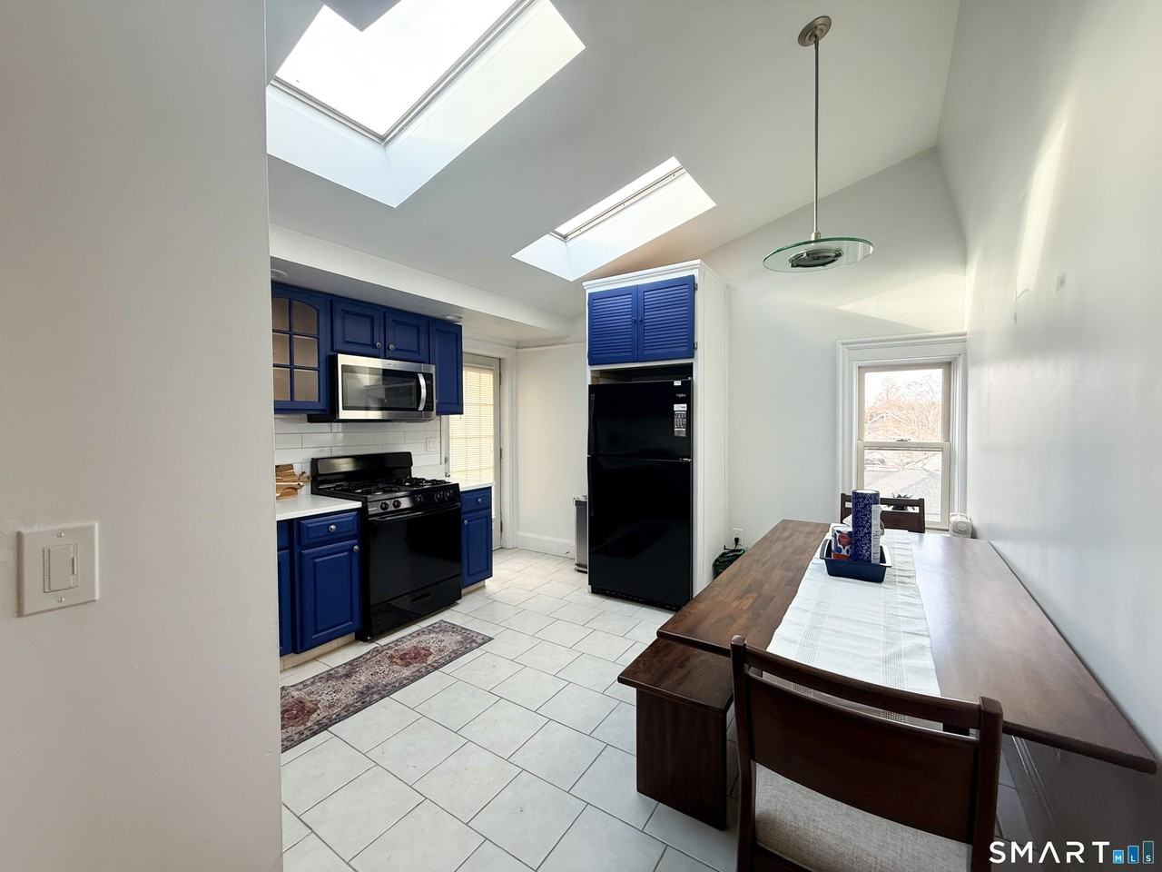 883 Montauk Ave - Photo 3 of 20