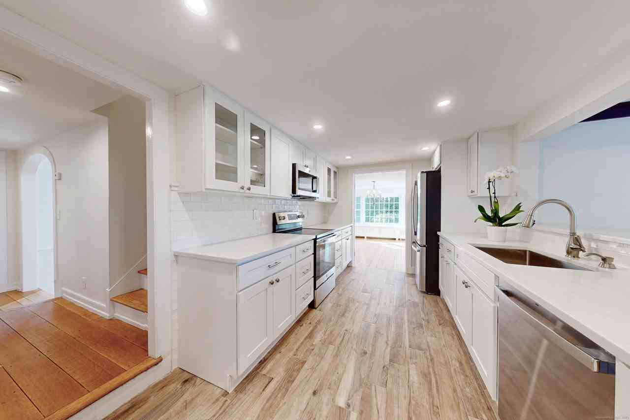 88 5 Mile River Rd - Photo 6 of 39