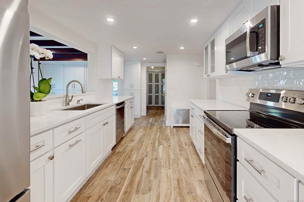 88 5 Mile River Rd - Photo 7 of 39