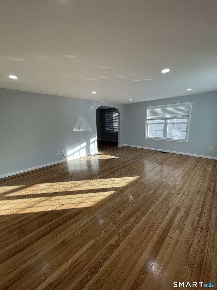 250 Swanson Ave - Photo 2 of 26