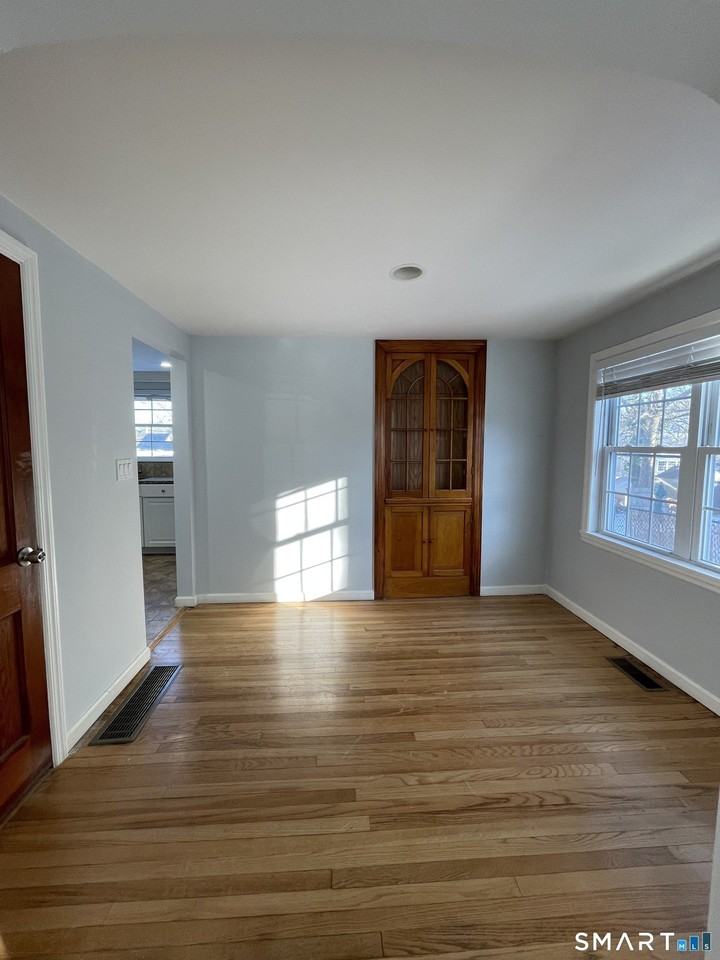 250 Swanson Ave - Photo 4 of 26