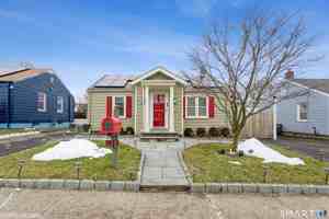 featured image of 680 Queen St