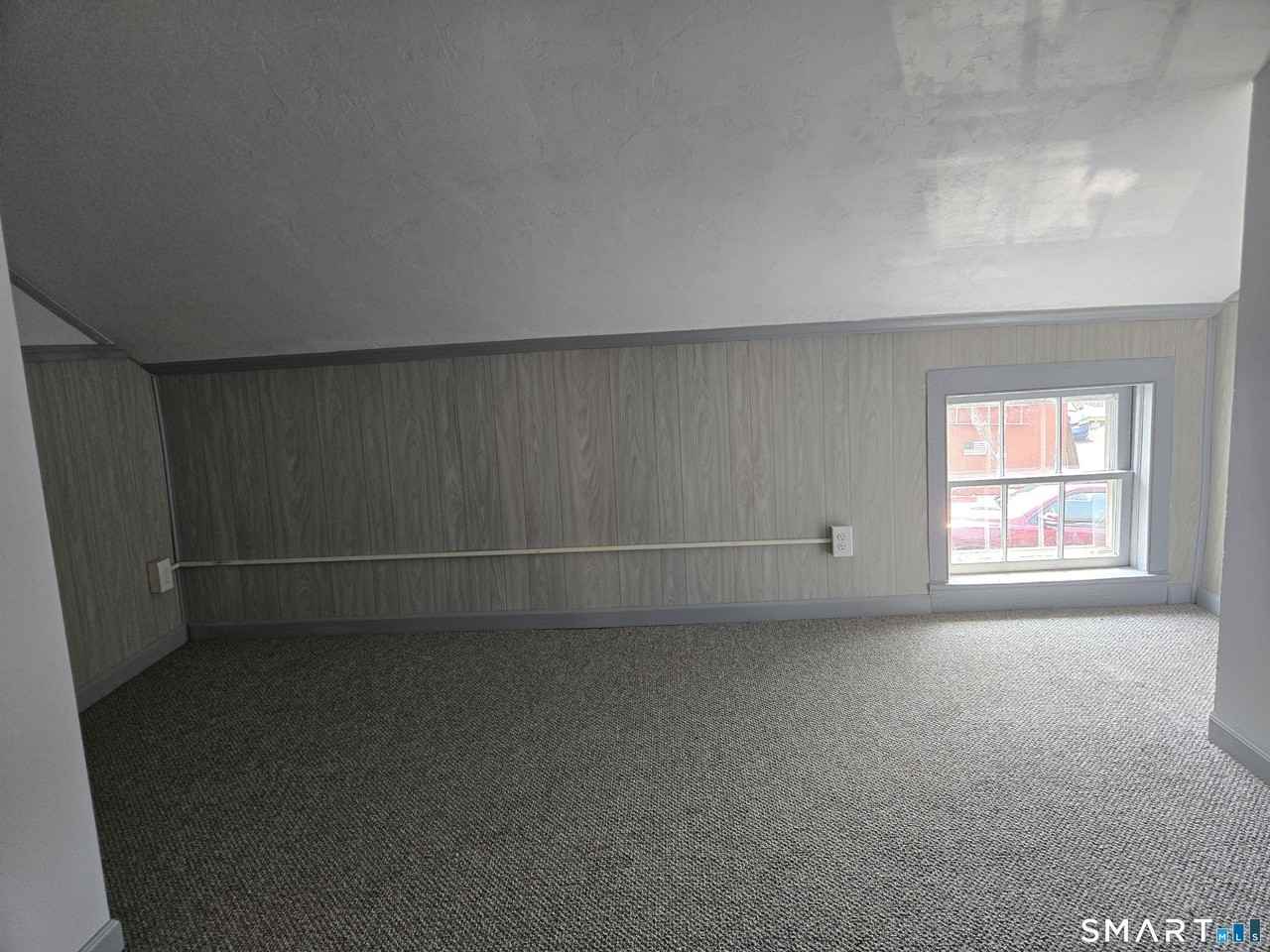 11 Tiffany St - Photo 3 of 11