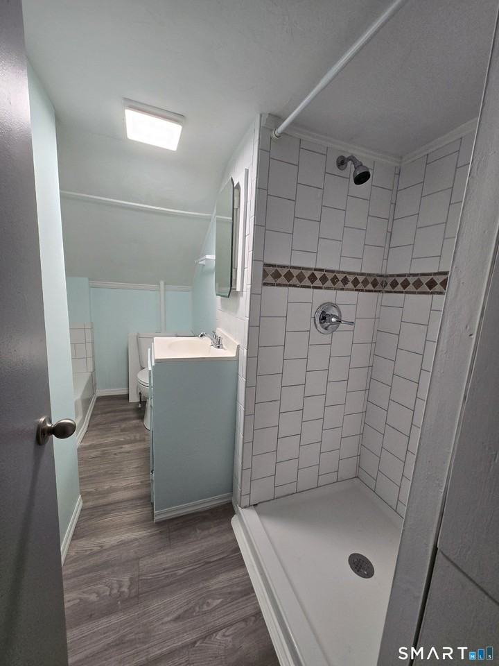 11 Tiffany St - Photo 7 of 11