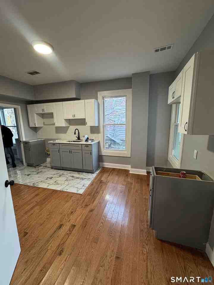 231 Davenport Ave Unit 1 #1