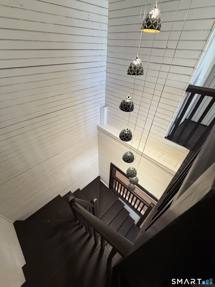 473 Amity Rd - Photo 7 of 16