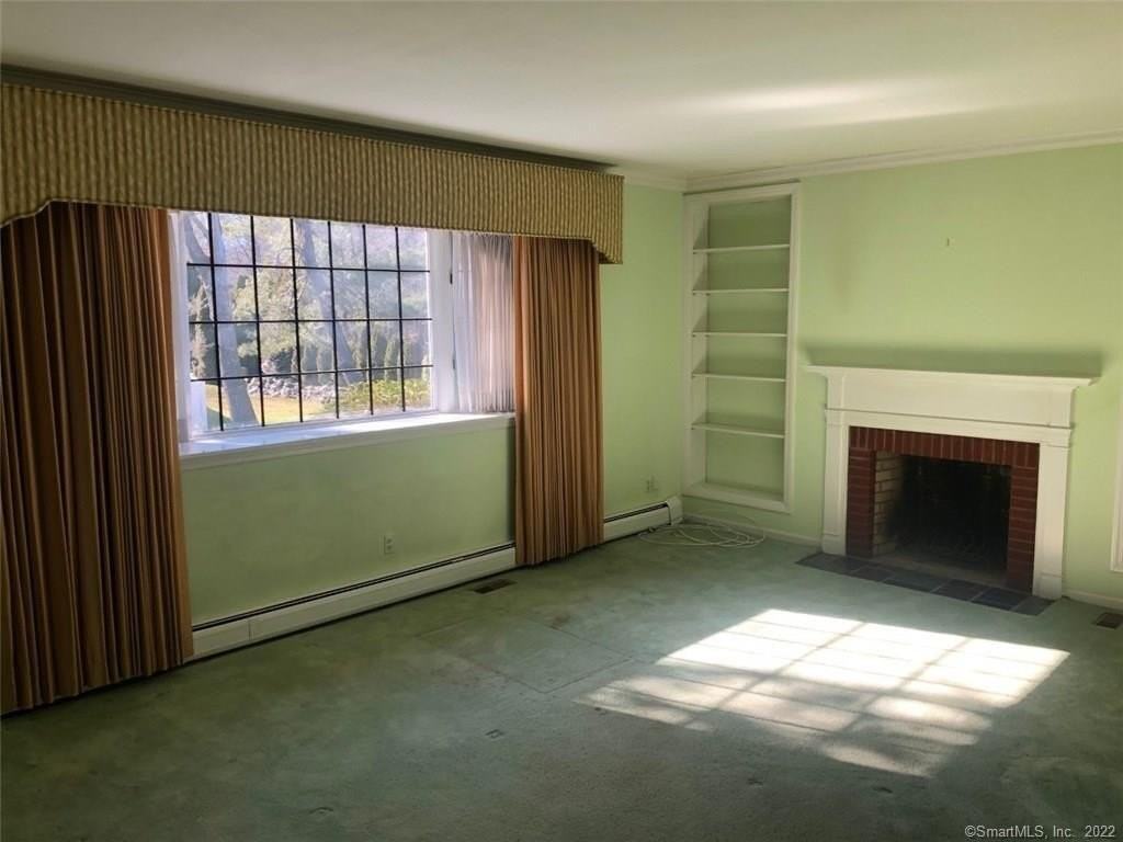 927 Burroughs Rd - Photo 6 of 33