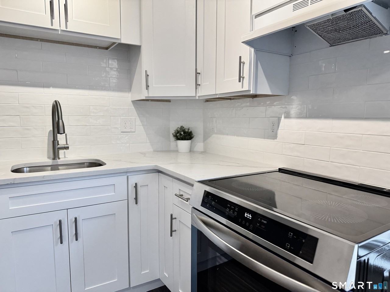 34 Hanford Ave #2 - Photo 4 of 20