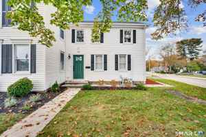 featured image of 736 Main St