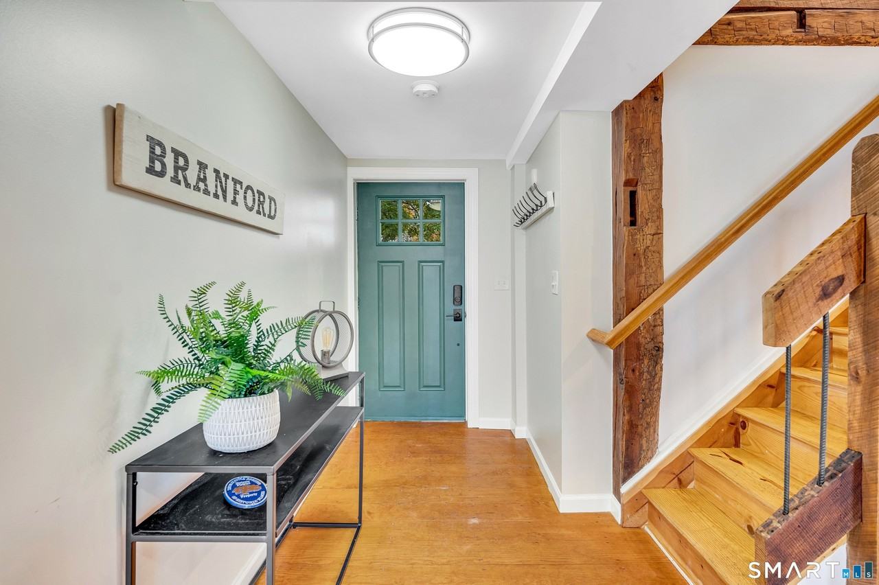 736 Main St - Photo 4 of 36