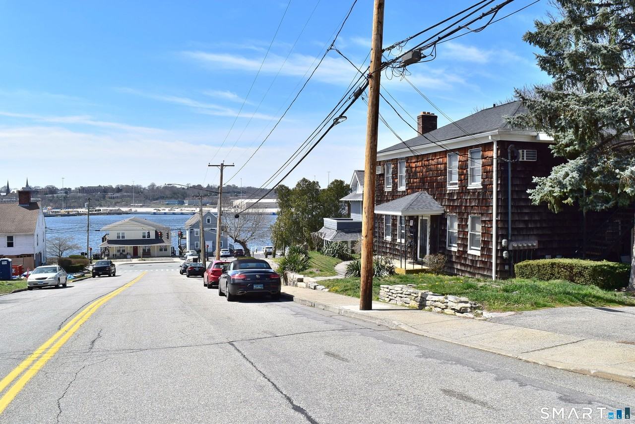 22 Broad St - Photo 2 of 14