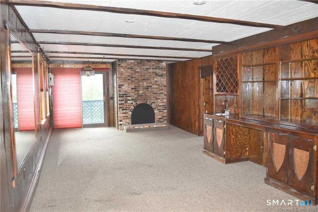 22 Broad St - Photo 7 of 14