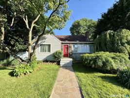 featured image of 415 Savoy St