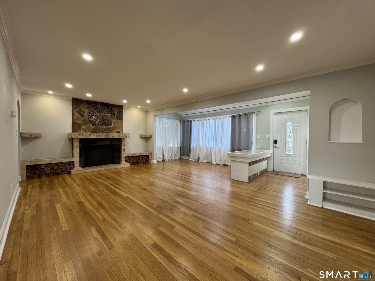 415 Savoy St - Photo 3 of 16