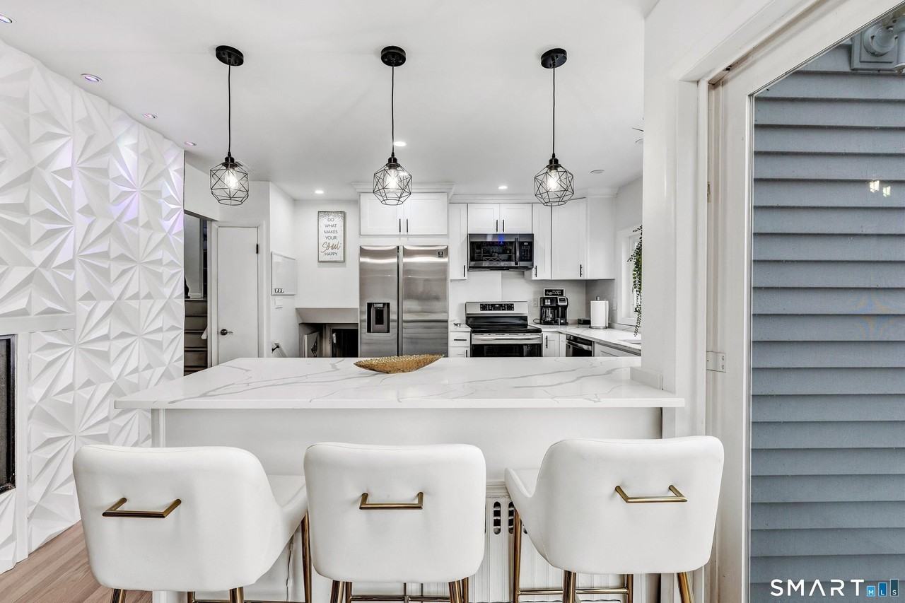 110 Grenelle St - Photo 6 of 40