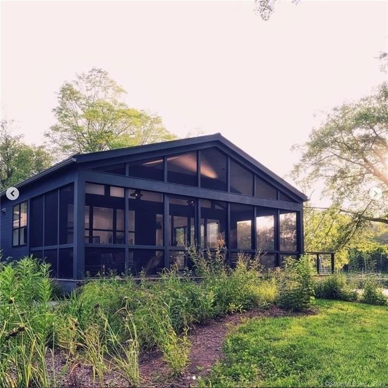 8 Chester Rd - Photo 2 of 28