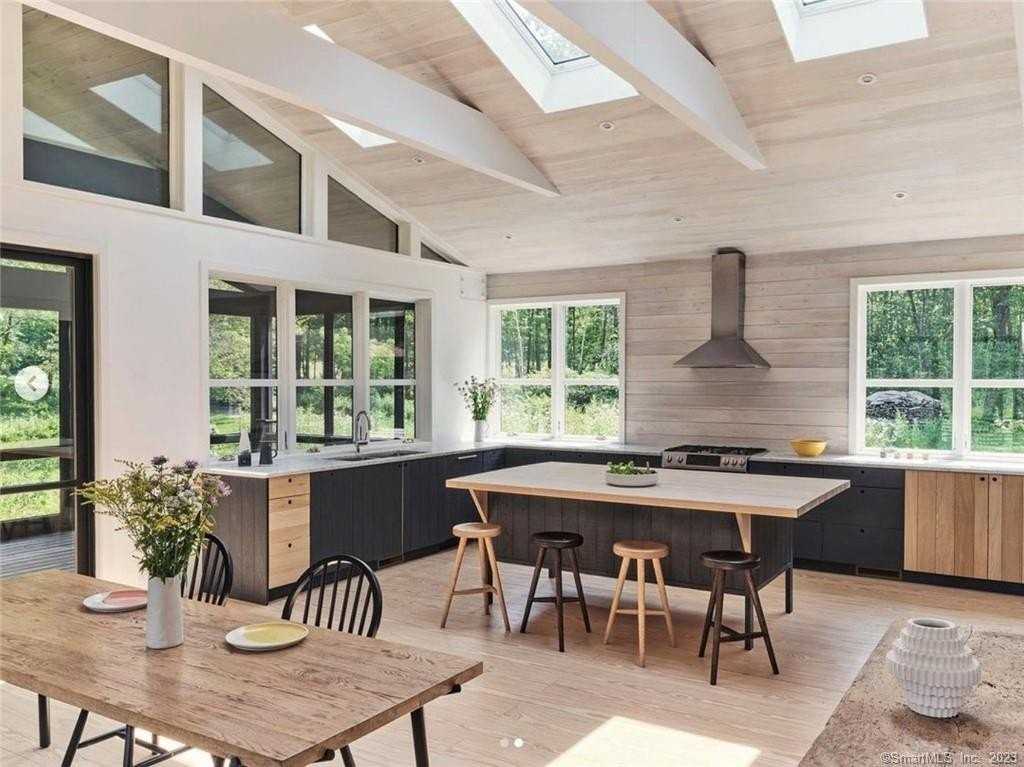 8 Chester Rd - Photo 5 of 28