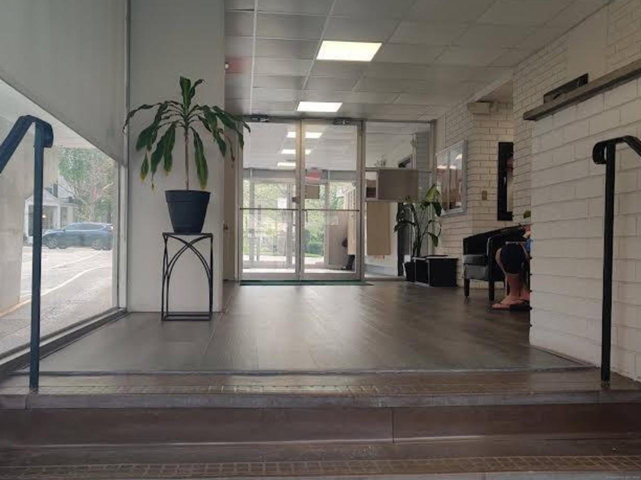 87 Glenbrook Rd Apt 3c #3C - Photo 2 of 16