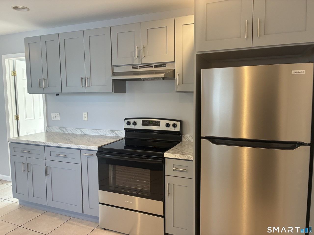 75 Ash St - Photo 3 of 9