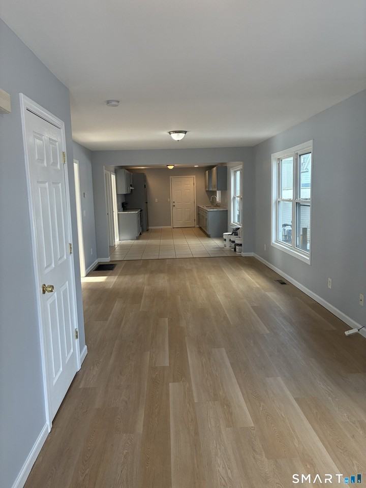 75 Ash St - Photo 5 of 9