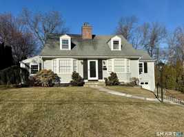 featured image of 16 Killian Ave