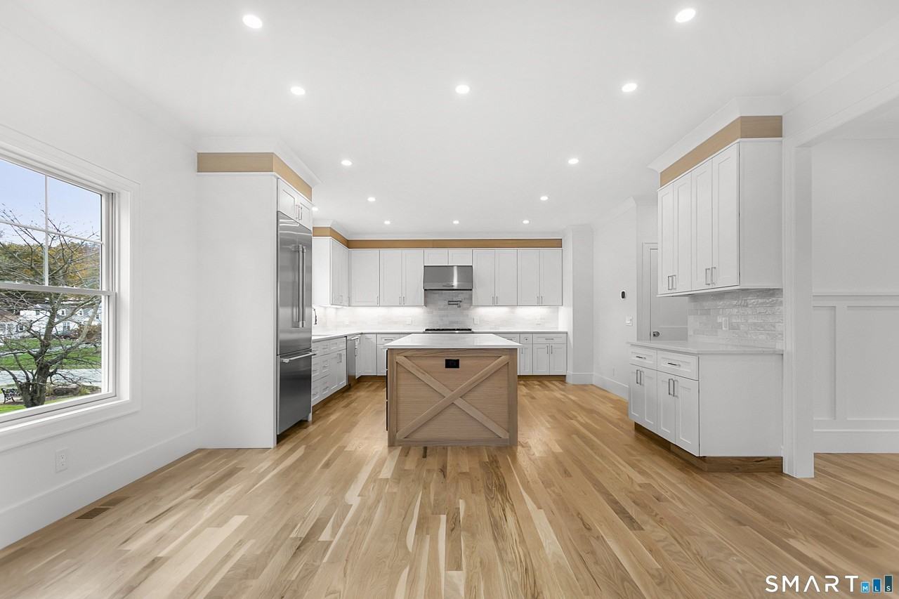 100 New England Ave - Photo 2 of 22