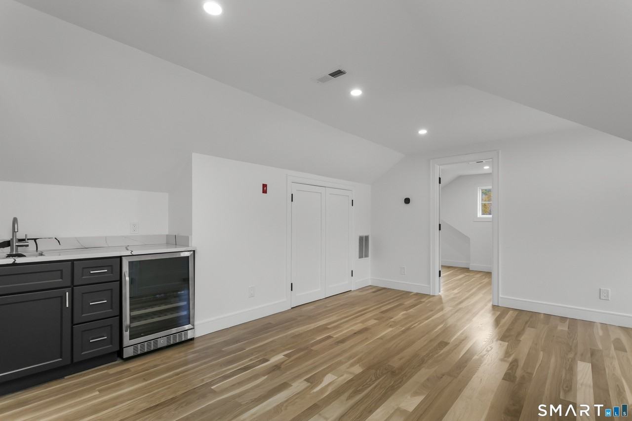 100 New England Ave - Photo 6 of 22