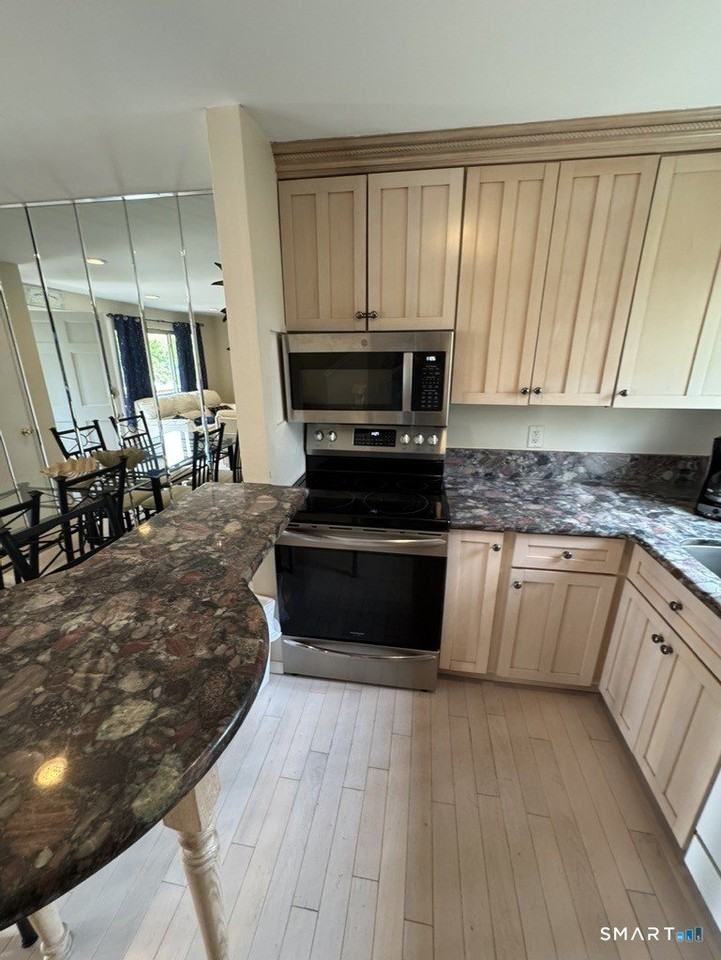 7 Clearwater Ln Unit 7 #7 - Photo 4 of 40