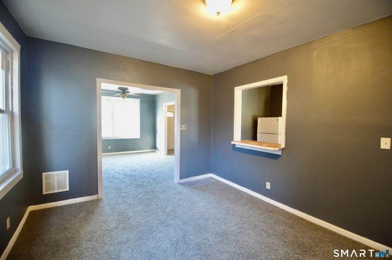 308 Willow St - Photo 4 of 15