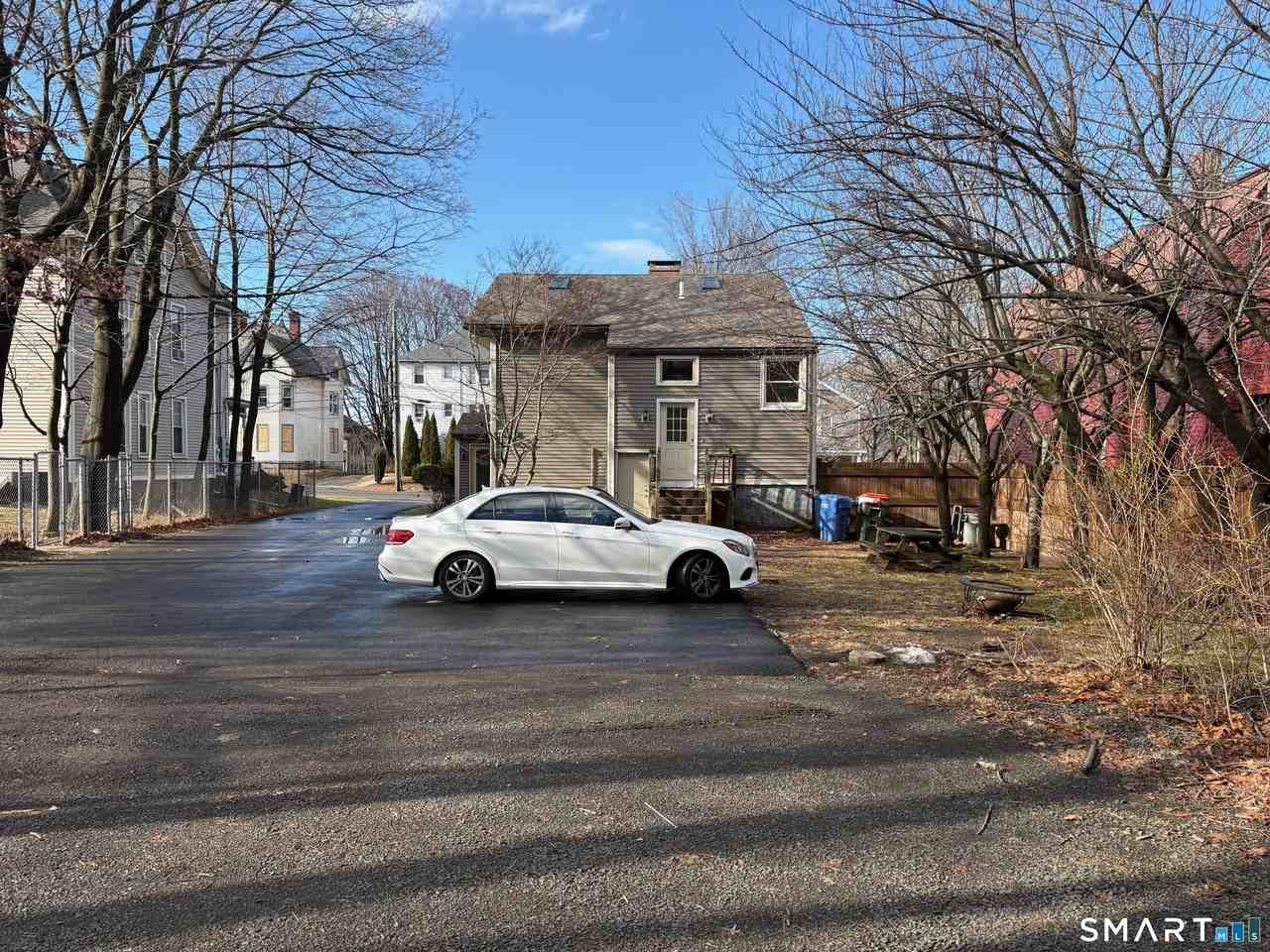 693 Broad St - Photo 3 of 19