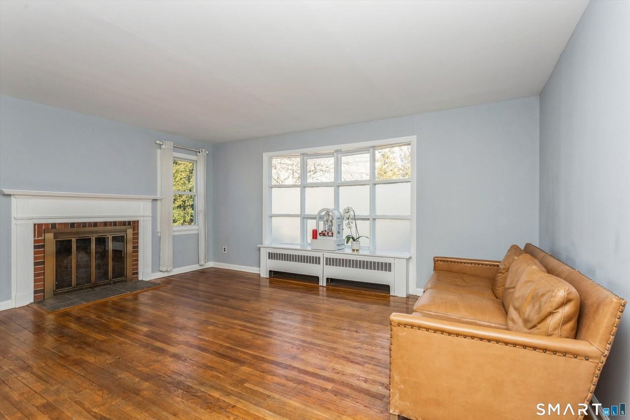 8 Reynolds Pl - Photo 2 of 20