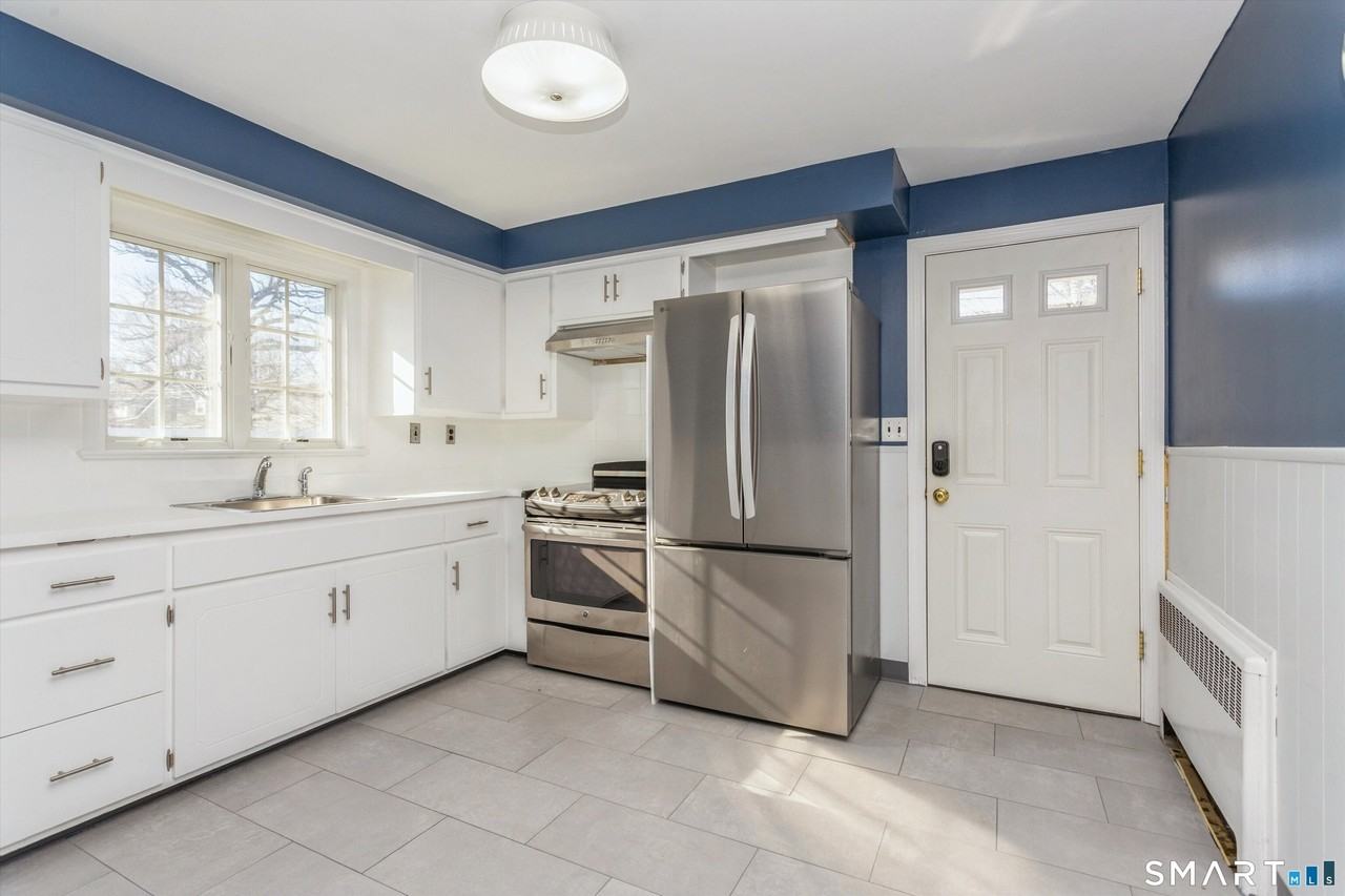 8 Reynolds Pl - Photo 6 of 20