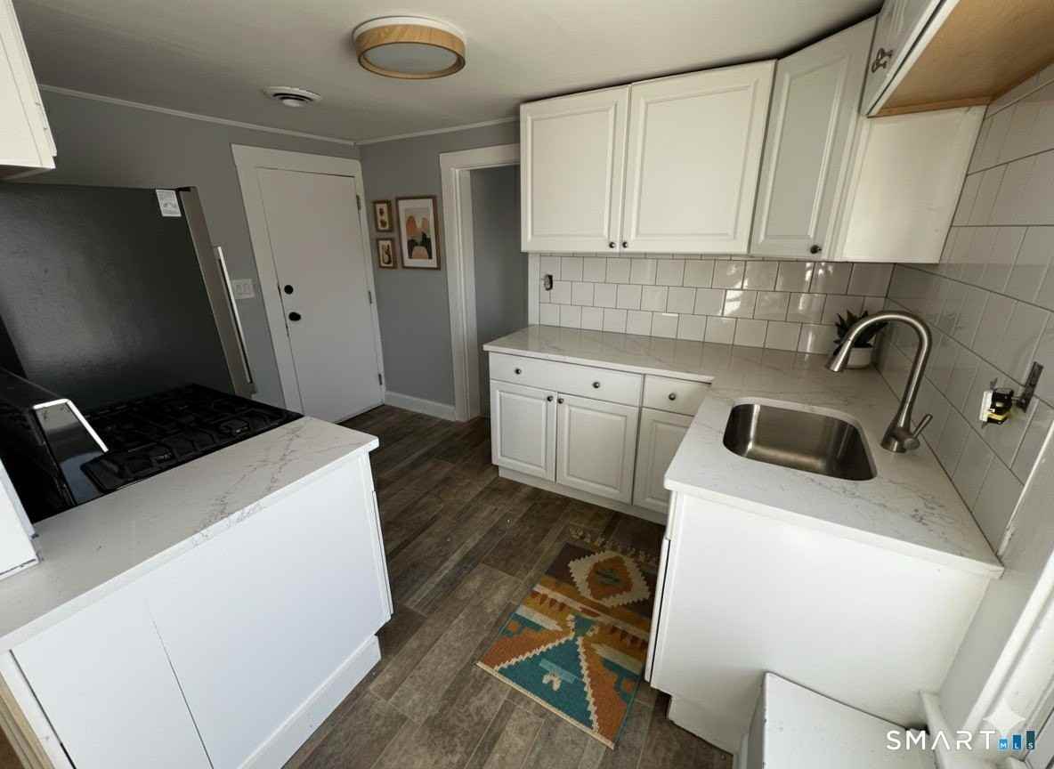 121 Hawley Ave Apt D #D - Photo 2 of 6